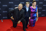 Regisseur Jean-Pierre Jeunet, Jung-Hauptdarsteller Kyle Catlett, Festivalleiterin Diana Iljine (©Foto: Martin Schmitz)